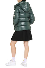Carica l'immagine nel visualizzatore di Gallery, MONCLER MAYA 70 JACKET - Piumino corto con cappuccio
