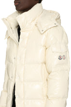 Carica l'immagine nel visualizzatore di Gallery, MONCLER MAYA 70 JACKET - Piumino corto con cappuccio
