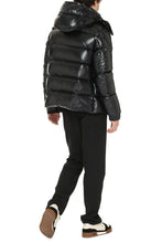 Carica l'immagine nel visualizzatore di Gallery, MONCLER MAYA 70 JACKET - Piumino corto con cappuccio
