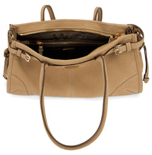 Carica l'immagine nel visualizzatore di Gallery, Borsa elegante beige con tracolla comoda

