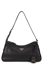 Load image into Gallery viewer, Shoulder bag in leather
