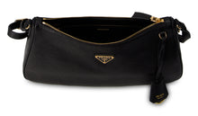 Load image into Gallery viewer, Shoulder bag in leather

