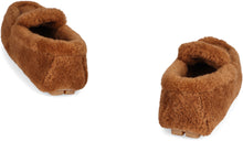 Load image into Gallery viewer, Shearling loafers
