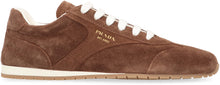 Carica l'immagine nel visualizzatore di Gallery, Sneakers low-top in pelle scamosciata
