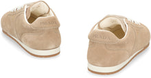Carica l'immagine nel visualizzatore di Gallery, Sneakers low-top in pelle scamosciata
