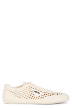 Load image into Gallery viewer, Sneakers Collapse in crochet

