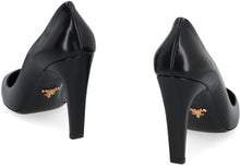 Load image into Gallery viewer, Leather pumps
