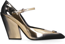 Load image into Gallery viewer, Laminated leather pumps
