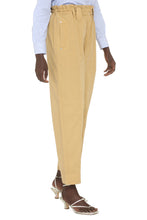Carica l'immagine nel visualizzatore di Gallery, Pantaloni carrot-fit Avida in cotone
