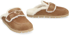 Load image into Gallery viewer, Sheepskin slippers

