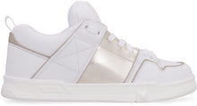 Carica l'immagine nel visualizzatore di Gallery, Valentino Garavani - Sneakers low-top Open Skate in pelle
