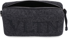 Carica l'immagine nel visualizzatore di Gallery, Valentino Garavani - Borsa Messenger in feltro

