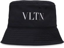Carica l'immagine nel visualizzatore di Gallery, Valentino Garavani - Cappello da pescatore VLTN
