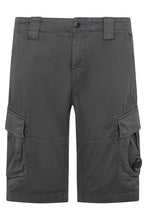 Load image into Gallery viewer, Cargo shorts with pockets
