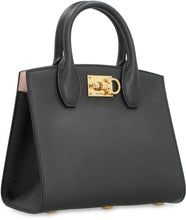Carica l'immagine nel visualizzatore di Gallery, Mini borsa a mano Studio Box in pelle
