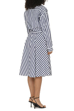 Carica l&#39;immagine nel visualizzatore di Gallery, Abito chemisier in cotone con cintura
