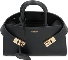 Carica l'immagine nel visualizzatore di Gallery, Mini-bag Hug
