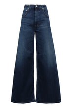 Load image into Gallery viewer, Amari wide-leg jeans
