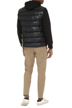 Carica l'immagine nel visualizzatore di Gallery, Gilet Crofton imbottito con chiusura a zip
