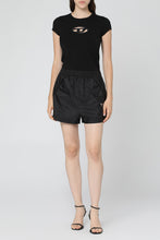 Carica l'immagine nel visualizzatore di Gallery, Shorts in Re-Nylon
