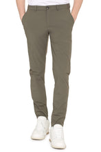 Carica l'immagine nel visualizzatore di Gallery, Pantaloni chino in nylon
