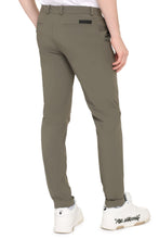 Carica l'immagine nel visualizzatore di Gallery, Pantaloni chino in nylon
