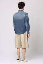 Carica l'immagine nel visualizzatore di Gallery, Camicia in denim
