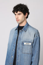 Carica l'immagine nel visualizzatore di Gallery, Camicia de-Nîmes in denim

