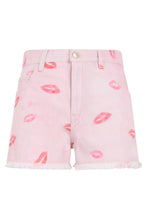 Load image into Gallery viewer, Shorts Lesia frayed with kiss print
