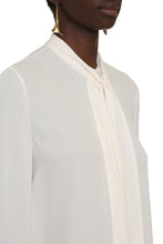 Carica l'immagine nel visualizzatore di Gallery, Blusa in seta con collo foulard
