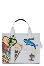 Carica l'immagine nel visualizzatore di Gallery, Borsa tote The Camp Patchwork media in denim
