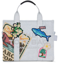 Carica l'immagine nel visualizzatore di Gallery, Borsa tote The Camp Patchwork media in denim
