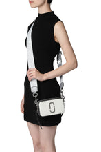 Carica l'immagine nel visualizzatore di Gallery, Camera bag The Snapshot in pelle
