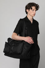 Carica l'immagine nel visualizzatore di Gallery, Borsa da viaggio in Re-Nylon
