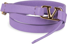 Carica l'immagine nel visualizzatore di Gallery, Valentino Garavani - Bracciale VLogo in pelle
