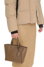 Load image into Gallery viewer, Taryn Leather tote
