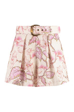 Load image into Gallery viewer, Matchmaker Tuck linen shorts
