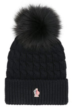 Carica l'immagine nel visualizzatore di Gallery, Cappello in maglia con pom-pon
