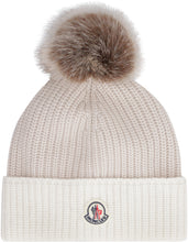 Carica l'immagine nel visualizzatore di Gallery, Cappello in maglia a costine
