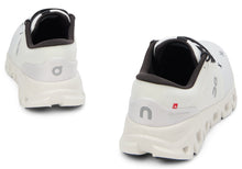 Carica l'immagine nel visualizzatore di Gallery, Sneakers con dettagli a contrasto
