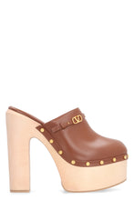 Carica l'immagine nel visualizzatore di Gallery, Valentino Garavani - Mules platform Tan-Go in pelle
