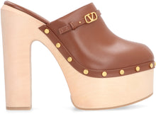 Carica l'immagine nel visualizzatore di Gallery, Valentino Garavani - Mules platform Tan-Go in pelle
