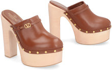 Carica l'immagine nel visualizzatore di Gallery, Valentino Garavani - Mules platform Tan-Go in pelle
