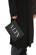 Carica l'immagine nel visualizzatore di Gallery, Valentino Garavani - Busta piatta VLTN in pelle

