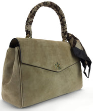 Carica l'immagine nel visualizzatore di Gallery, Bauletto Farrah Small con foulard
