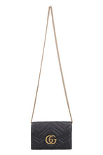 Carica l'immagine nel visualizzatore di Gallery, Mini borsa a tracolla GG Marmont in pelle
