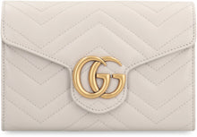 Carica l'immagine nel visualizzatore di Gallery, Mini borsa a tracolla GG Marmont in pelle

