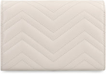Carica l'immagine nel visualizzatore di Gallery, Mini borsa a tracolla GG Marmont in pelle

