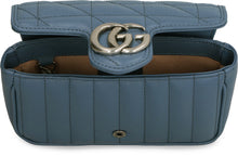 Carica l'immagine nel visualizzatore di Gallery, Mini-bag GG Marmont in pelle matelassé
