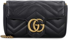 Carica l'immagine nel visualizzatore di Gallery, Mini-borsa a tracolla GG Marmont in pelle
